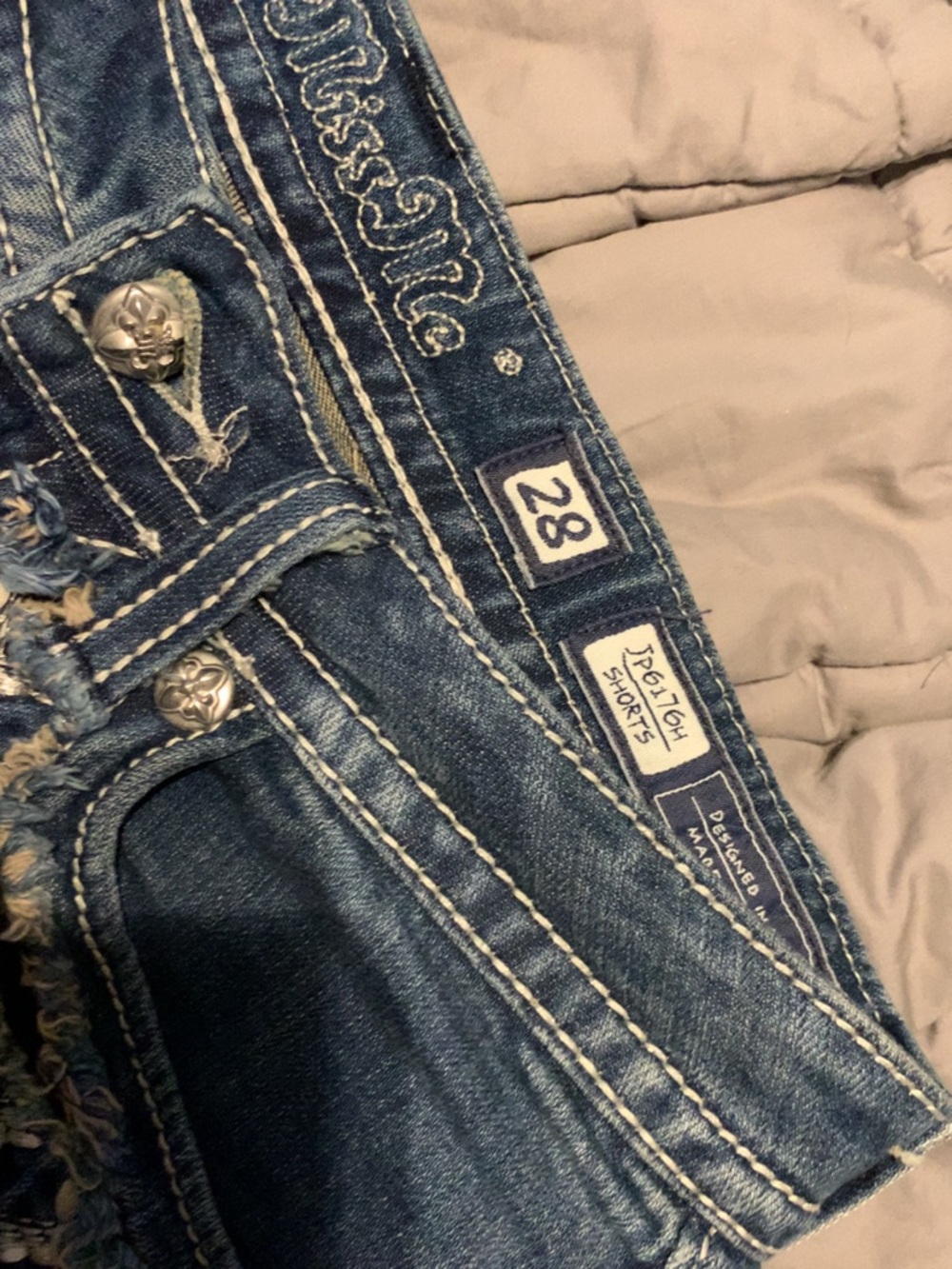 Miss Me Medium Blue Denim Cropped Jeans with Embellished Back Pocket - Picture 4 of 4